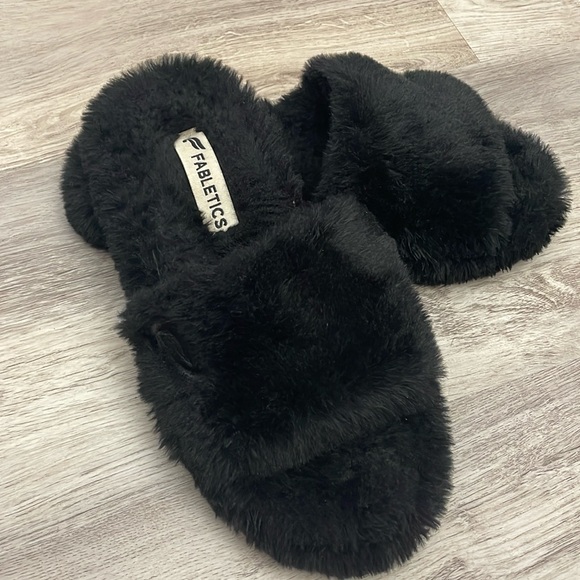 Fabletics Shoes - Fabletics Black Faux Fur Padded Slipper Slides Size 8